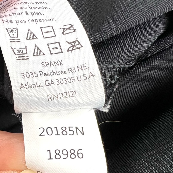 SPANX Plus Size Faux Leather Camo Leggings Matte Black Camo SZ 1X Petite - Picture 9 of 10